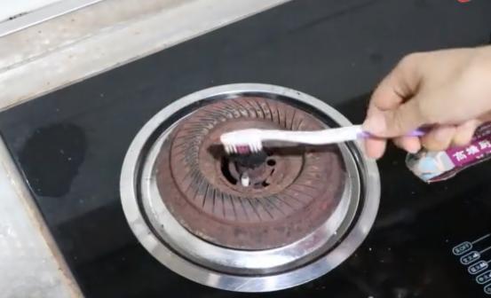 瓦斯爐有個「小機關」用牙籤戳一下!每月省下一半瓦斯費