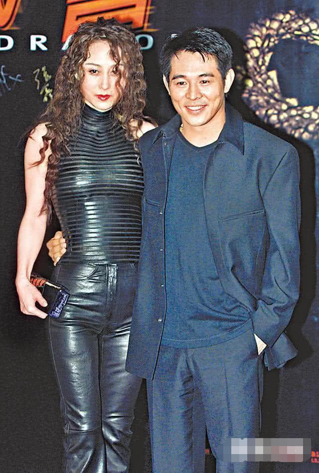 李連傑首度公開與倆女兒合照，她們遺傳利智的好身材擁有驚豔美貌