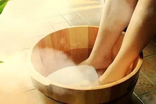 泡腳雖好，但是這6種人不能隨便泡！