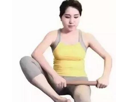 她每天睡前揉大腿內側,兩周後,奇跡出現了……