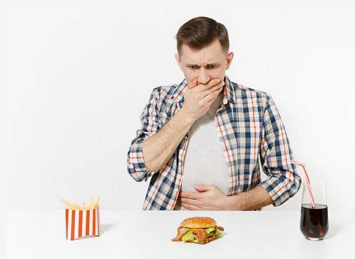 飯後是站著好、坐著好,還是躺著好?不妨聽聽專家怎麼說?