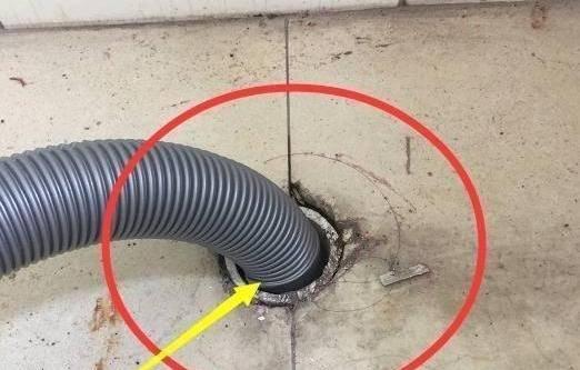 家裡下水道堵了,別用熱水沖!教你一個妙招,很快暢通