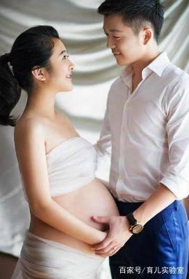 爸爸姓「黃」，給雙胞胎女兒取這名....幼稚園老師點名時，全班人都站了起來！