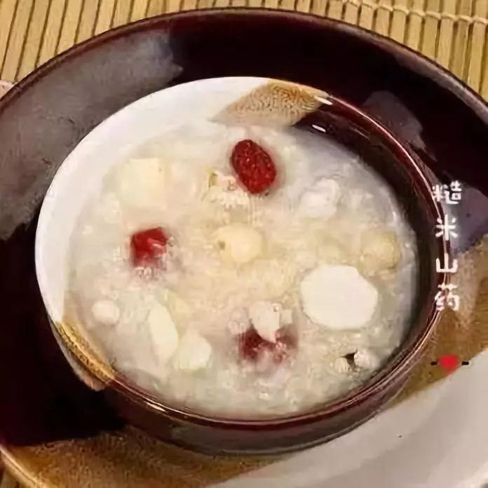 皮蛋瘦肉粥，香菇雞肉粥，鮮蝦粥等10種粥的做法 