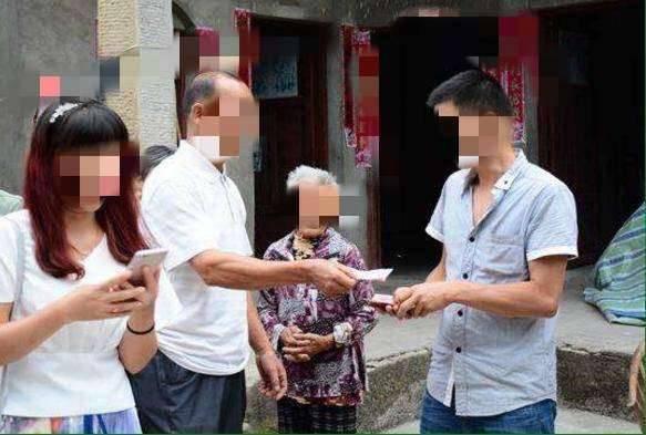 不想跟著母親一起吃苦 我選擇跟著父親 忘敲門聽到後媽的話 我懵了