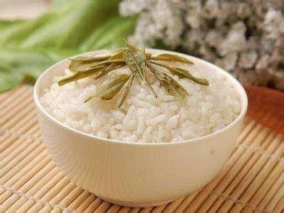 老祖宗傳下來的長壽秘訣：煮飯時加幾片「葉子」，降血脂、促消化、養胃護肝還能防百病，送給家人最好的禮物