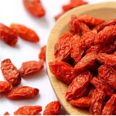 每晚睡前嚼5粒枸杞，堅持半個月，補血氧氣延年益壽！別太晚知道