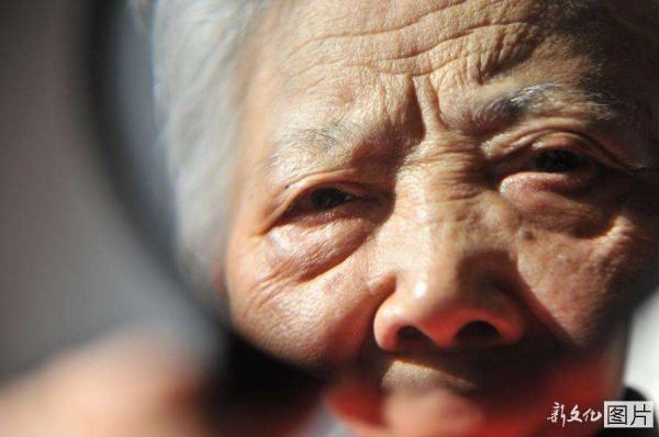 如果有一天,生你養你的兩個人走了...就再也沒有誰會一生一世把你放在心上了