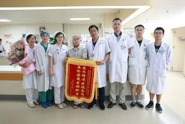 42 歲男子每天 5 包這個 吃了十年差點「毀容」
