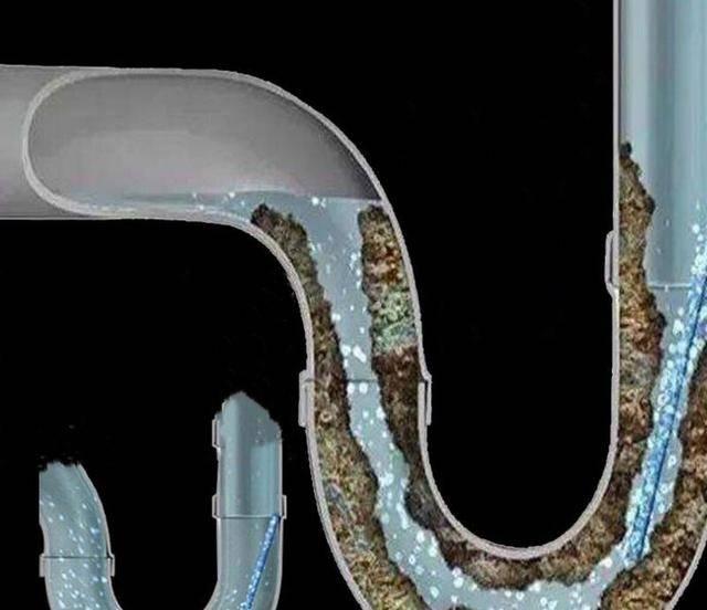 家裡下水道堵了,別用熱水沖!教你一個妙招,很快暢通