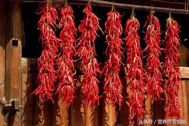 胃不好，遠離「三物」，多飲「四水」，做好這五件事，胃一點點變好!