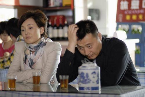 丈夫出軌，帶情人回家養胎 ，半月後妻子拿出兩張紙，丈夫如遭雷擊
