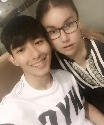 32歲泰國人妖花巨資整容，整容後變女神，嫁21歲富二代為妻！