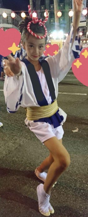 小六長這樣合理嗎！12歲櫻花妹舞台唱跳...「水汪大眼」萌度破表！鄉民全暴動：想犯罪惹