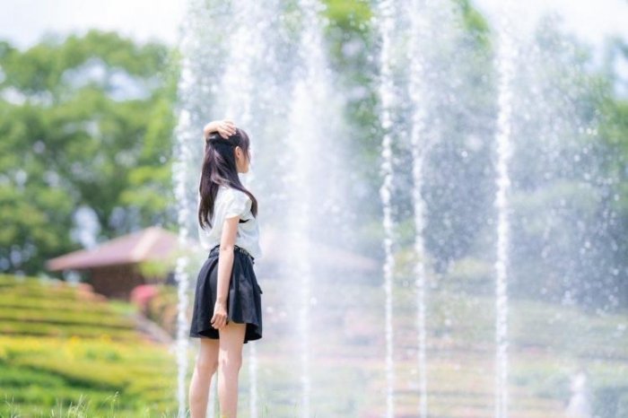 小六長這樣合理嗎！12歲櫻花妹舞台唱跳...「水汪大眼」萌度破表！鄉民全暴動：想犯罪惹