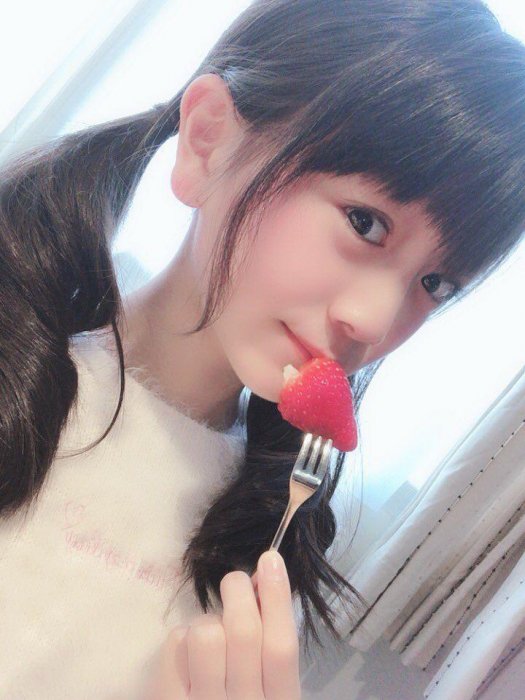 小六長這樣合理嗎！12歲櫻花妹舞台唱跳...「水汪大眼」萌度破表！鄉民全暴動：想犯罪惹