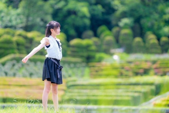 小六長這樣合理嗎！12歲櫻花妹舞台唱跳...「水汪大眼」萌度破表！鄉民全暴動：想犯罪惹