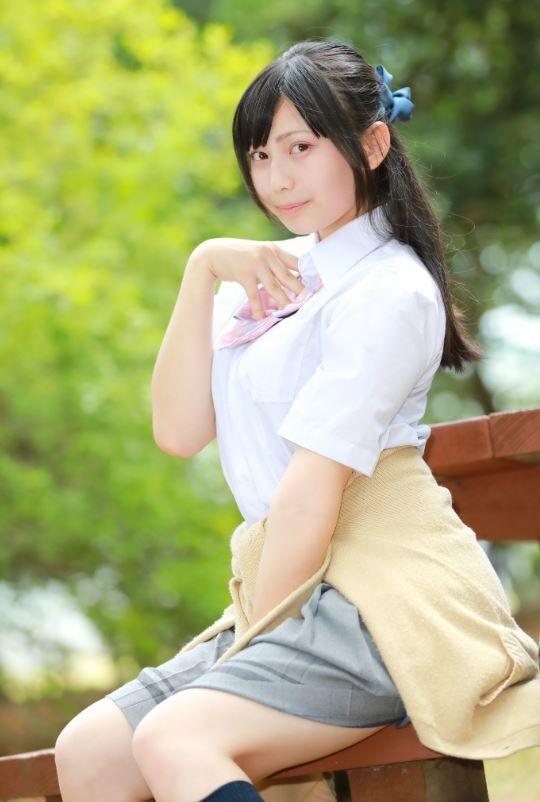 小學生當年稚氣神顏！拍寫真太早熟… 升高中「謎之長相變化」網友看呆：妳誰