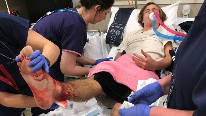 俄男因为太胖卡在飞机厕所里哭喊竟被全程录下来.网:抱歉我笑了